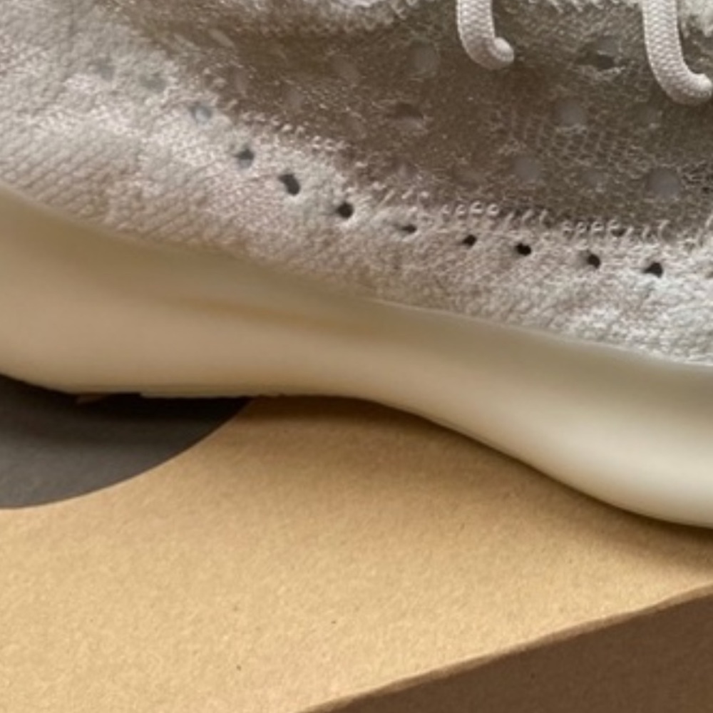 YEEZY 380 6.5 GLO LIMITED GLO… - Picture 6 of 15